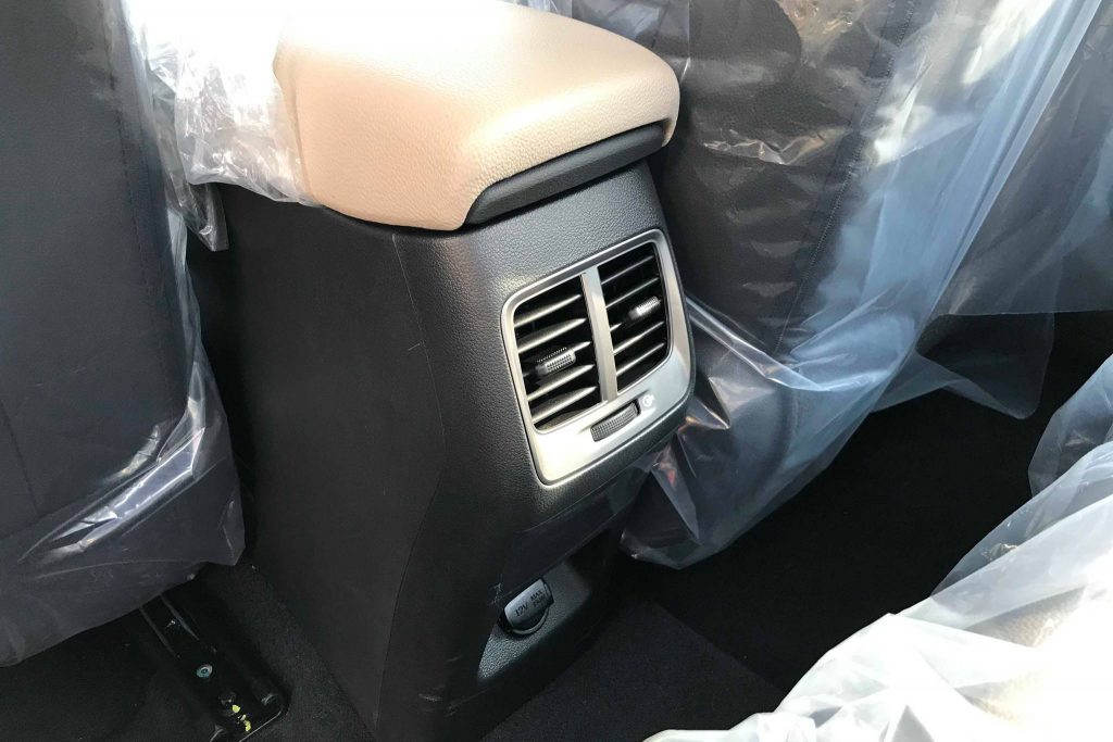 Cửa gió hàng ghế sau Hyundai Accent 2020