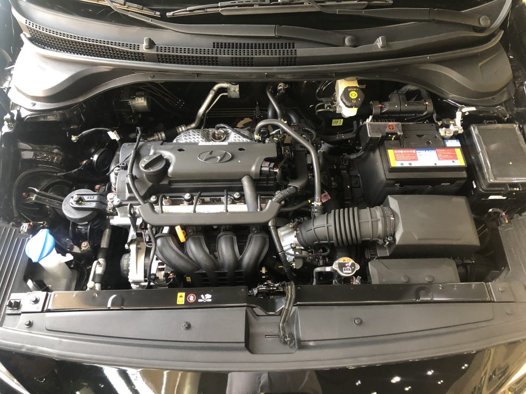 Khoang động cơ Hyundai Accent 2020