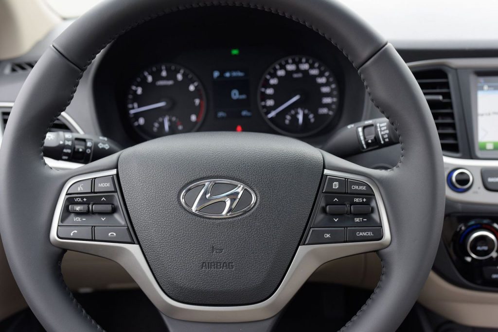 Vô lăng bọc da cao cấp Hyundai Accent 2020